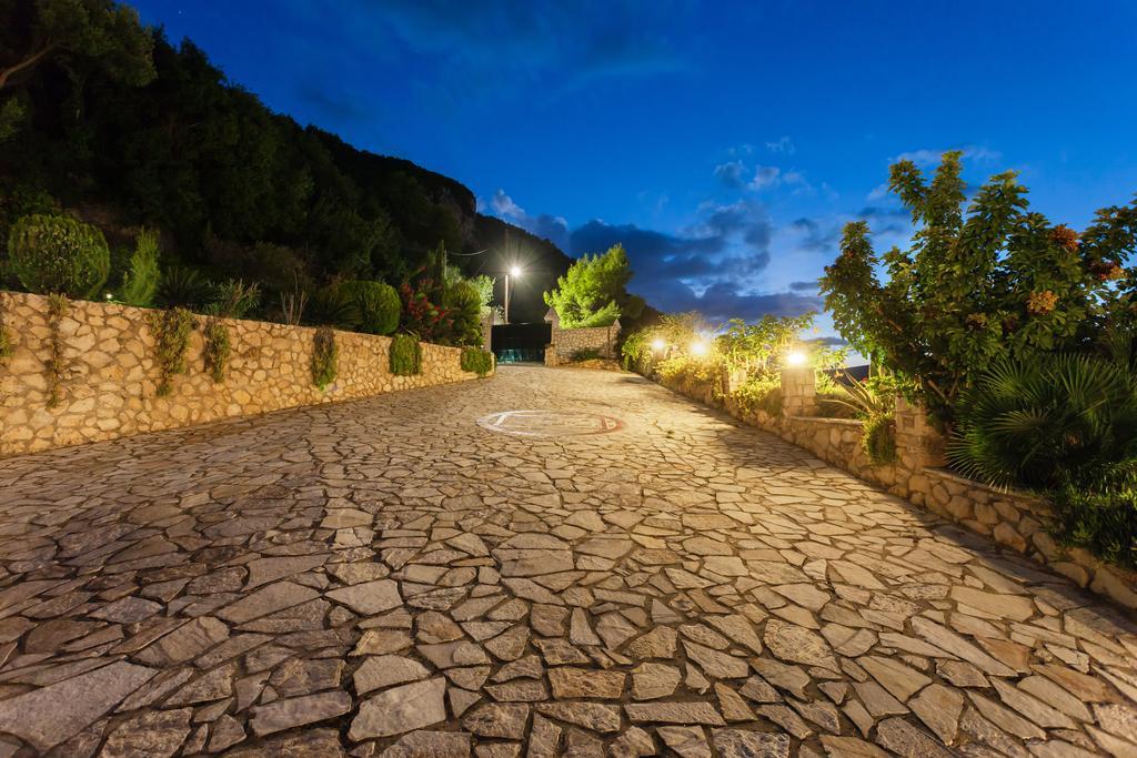 Villa Akros And Suites Keri Luaran gambar